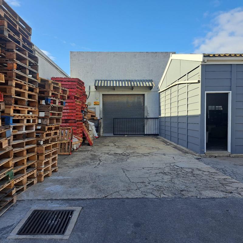 To Let commercial Property for Rent in Neave Industrial Eastern Cape